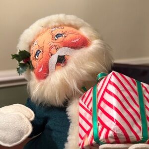 Annalee Santa with Green Suit and Striped Gift